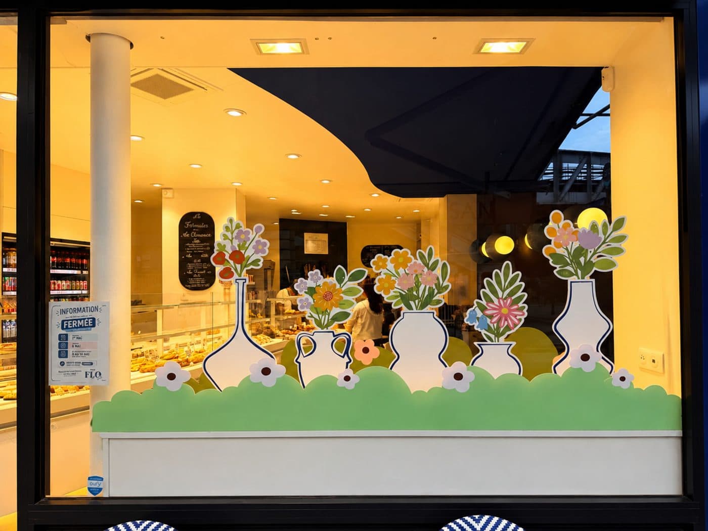 Vitrine de printemps de la boulangerie Chez Flo